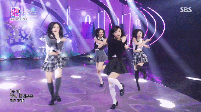 오늘 음악방송 도중 구두 날아간 걸그룹 멤버.gif | 인스티즈