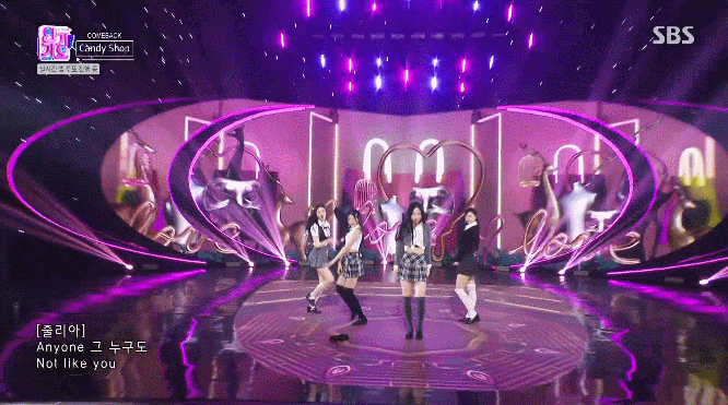 오늘 음악방송 도중 구두 날아간 걸그룹 멤버.gif | 인스티즈