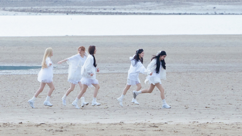 1년동안 아일릿 멤버들이 팬들과 서로에게 해주고 싶었던 말 | 인스티즈