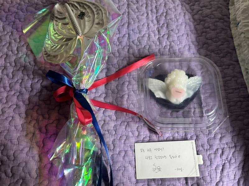 팬들 반응 좋은 데뷔날 영화관에서 시사회 열었다는 아이돌.JPG | 인스티즈