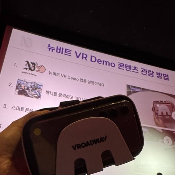 팬들 반응 좋은 데뷔날 영화관에서 시사회 열었다는 아이돌.JPG | 인스티즈