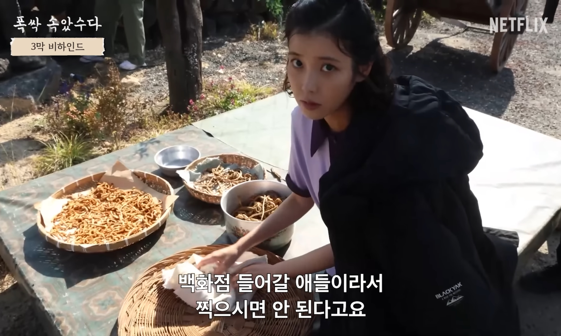 [잡담] 아이유 되게 건조한 표정으로 드립치는게 웃김 | 인스티즈