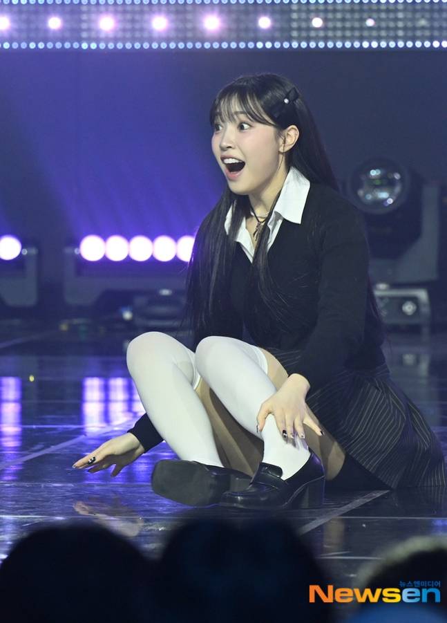 사진기자가 안티로 의심되는 걸그룹 엉덩방아 사고.jpg | 인스티즈