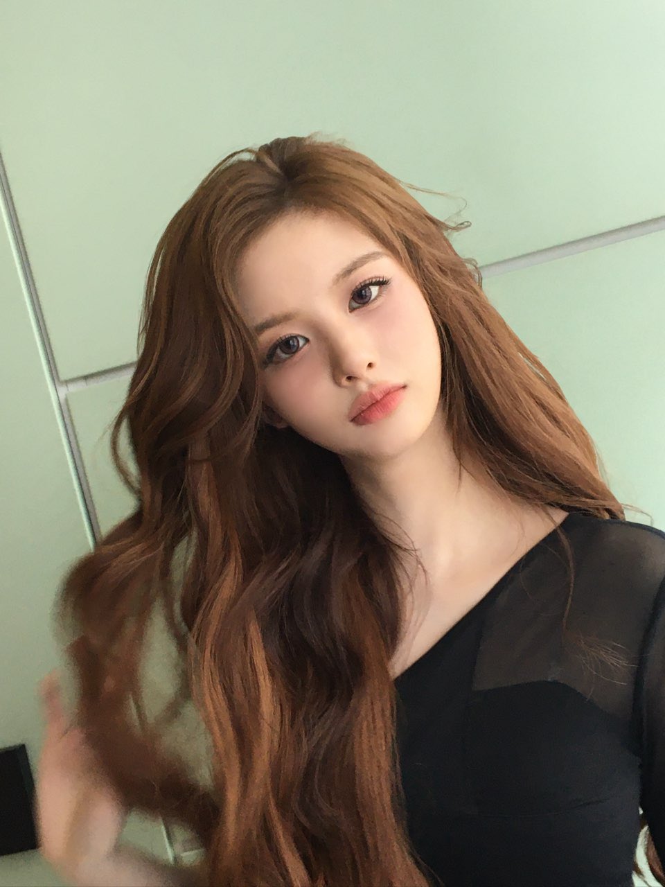 [잡담] 설윤 실제로 보면 말도 안나올거 같음 | 인스티즈