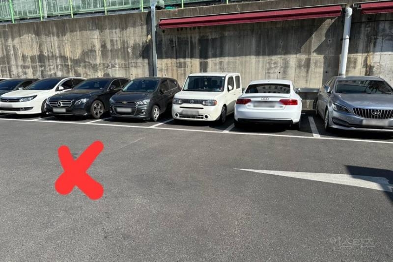 "두번이나 깔렸다”…유명 병원서 간호사 차에 60대女 사망 | 인스티즈