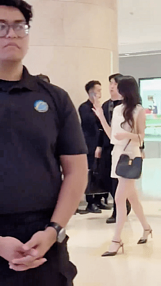 [잡담] 수지 되게 날씬하다 다리봐 | 인스티즈