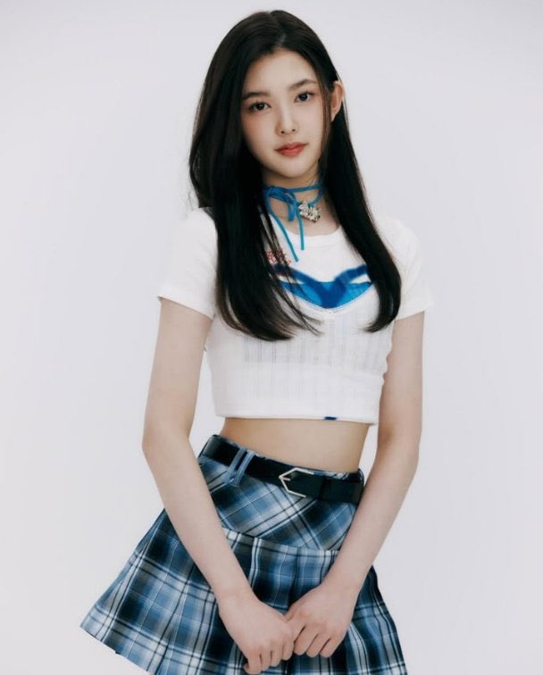 [잡담] 와 에이나는 데뷔전 스타일이 더 찰떡같음 | 인스티즈