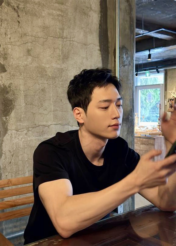 [잡담] 서강준 팔뚝 뭐야... | 인스티즈