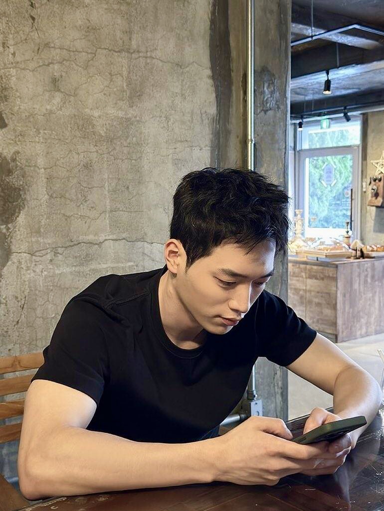 [잡담] 서강준 팔뚝 뭐야... | 인스티즈