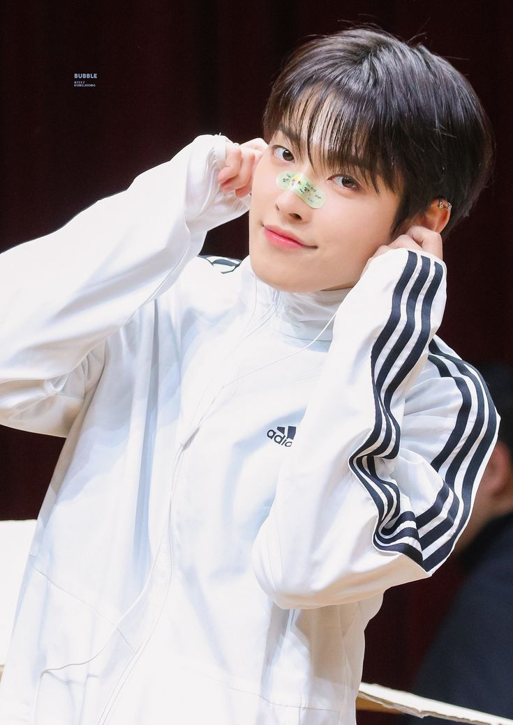 패션 센스 좋고 비율 좋은 남돌이 이젠 옷까지 만들 경우.jpg | 인스티즈