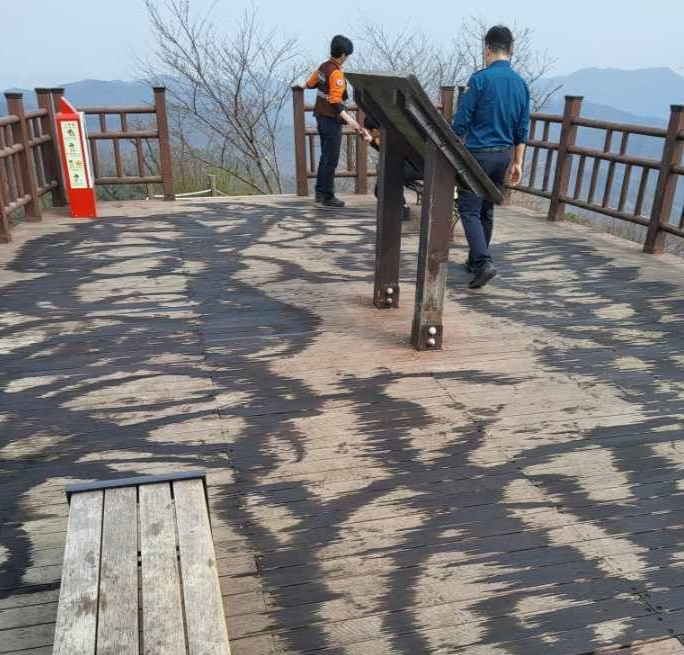 [정보/소식] 속보)화성 태행산 정상에 폐오일 뿌린 60대 결국 자수...캠핑족 짜증났다 | 인스티즈