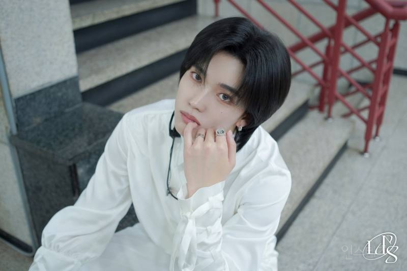 가면 벗었는데 얼굴밖에 안보이는 비주얼멤버.jpg | 인스티즈