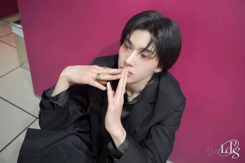 가면 벗었는데 얼굴밖에 안보이는 비주얼멤버.jpg | 인스티즈