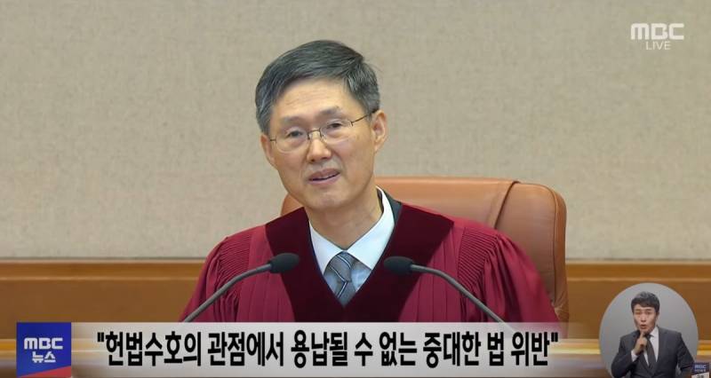  스타성+기개 𝙅𝙊𝙉𝙉𝘼 미친 문형배 재판관.JPG