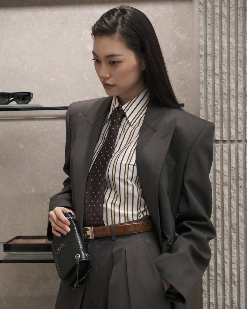  생로랑 착장이 너무 잘어울리는 아이돌.jpg