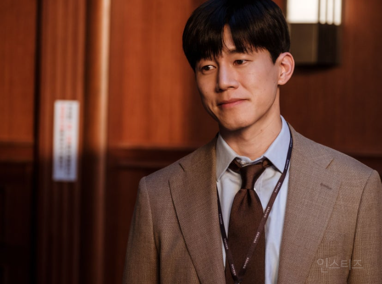  유독 회사원 같은 역할이 많은 것 같은 김무열