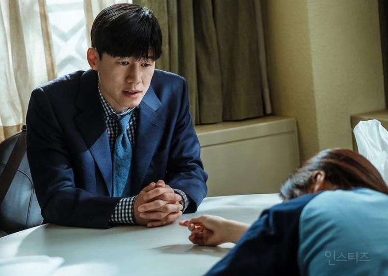 유독 회사원 같은 역할이 많은 것 같은 김무열 | 인스티즈