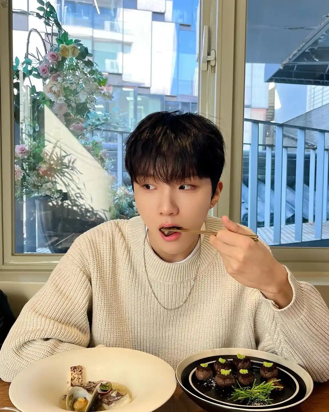 김이한 김동현 햔왼 햔른 셀카 webp (4)+ 김운학 운왼 운른 남찍사 (2) webp + 마에다 리쿠 쿨왼 쿨른 남찍사 webp (2) | 인스티즈