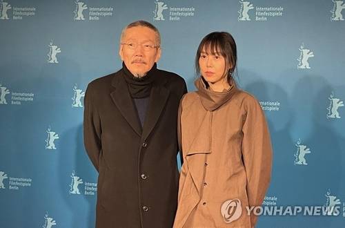  김민희·홍상수 감독 득남…산후조리 중