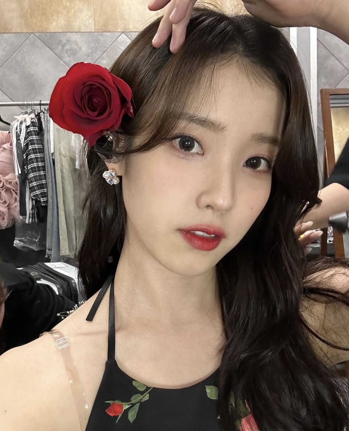 [잡담] 아이유 콘서트 메이크업은 색다르게 예쁘다 | 인스티즈