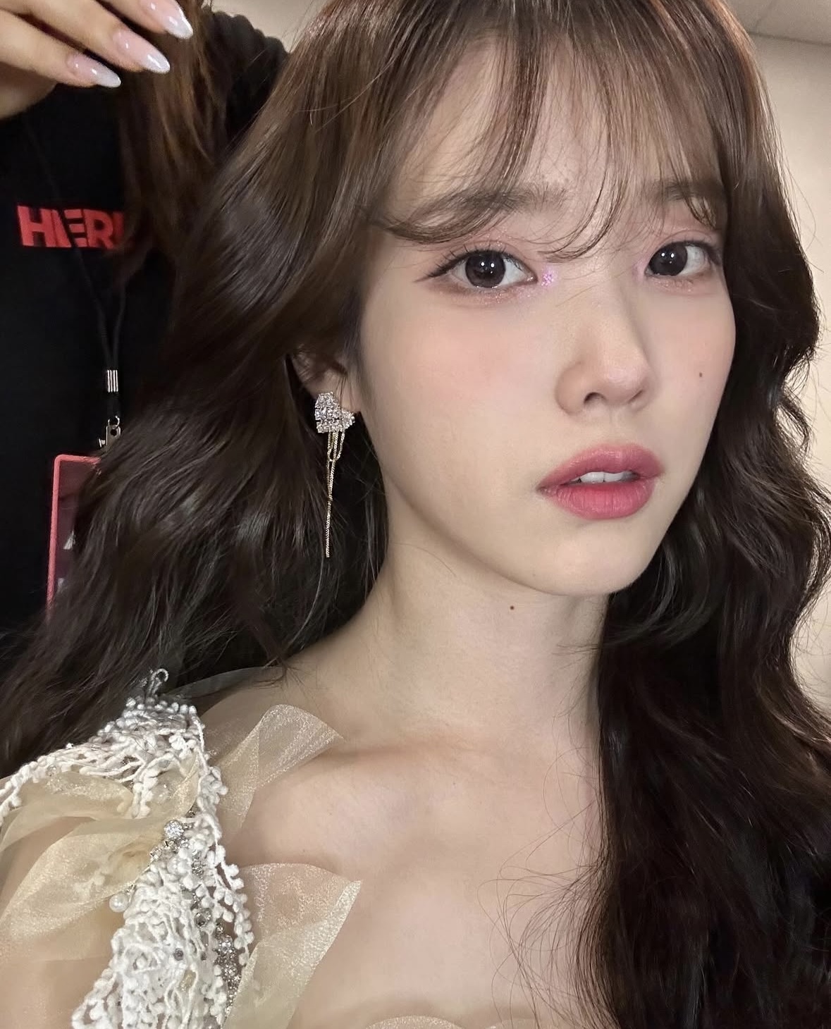 [잡담] 아이유 콘서트 메이크업은 색다르게 예쁘다 | 인스티즈