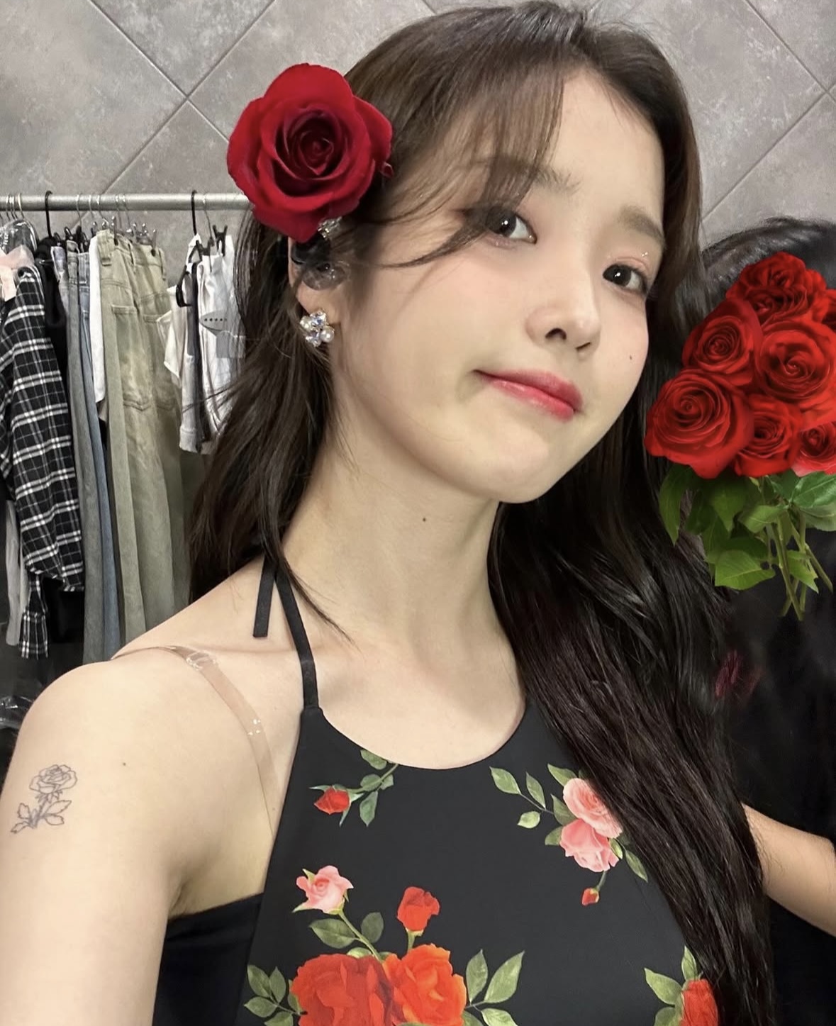 [잡담] 아이유 콘서트 메이크업은 색다르게 예쁘다 | 인스티즈