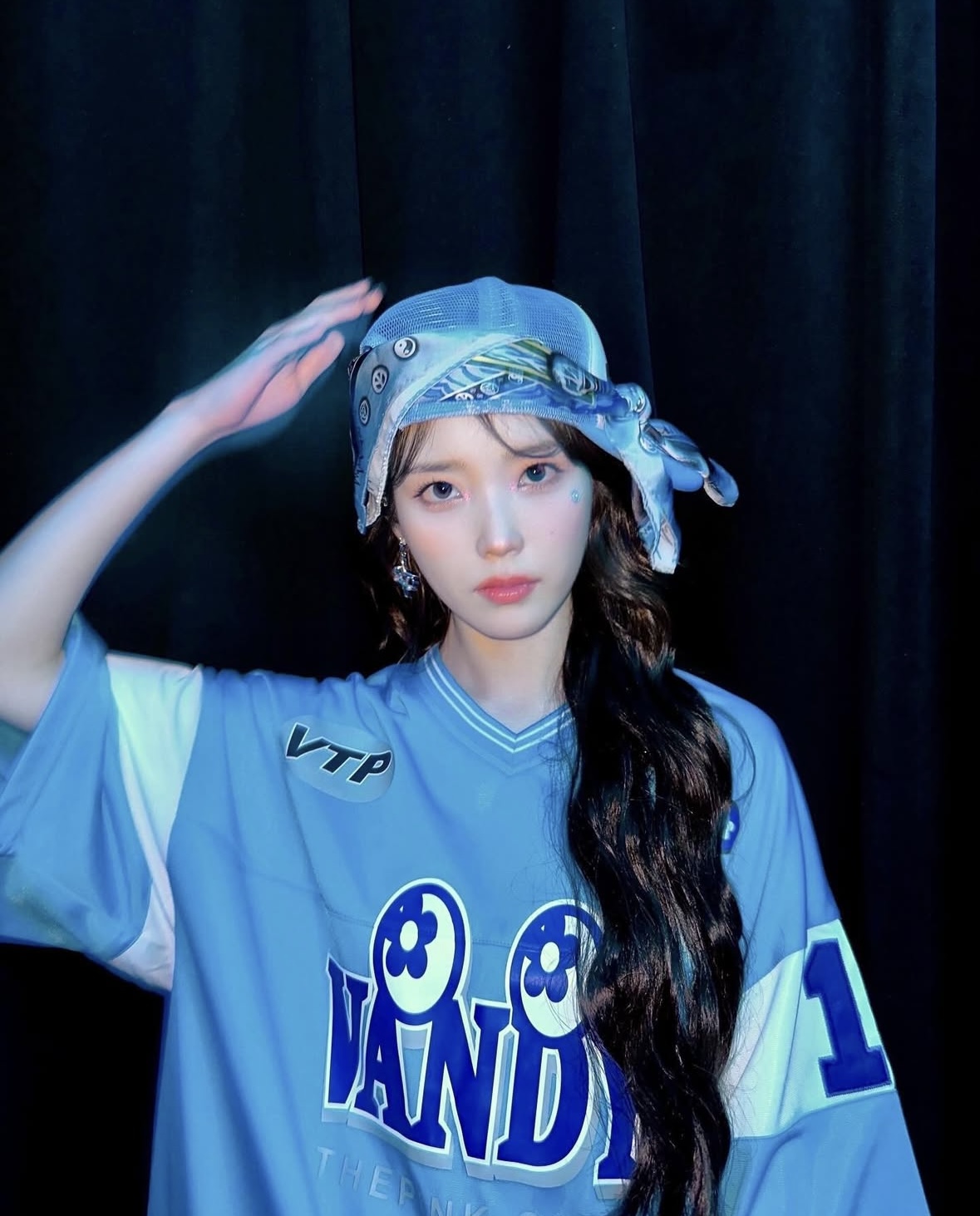 [잡담] 아이유 콘서트 메이크업은 색다르게 예쁘다 | 인스티즈