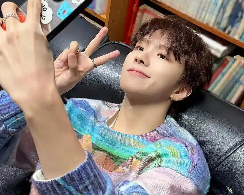 깔 꽤괜 김운학 운왼 운른 webp 4:5 (7) + 5:4 (7) 공유 | 인스티즈