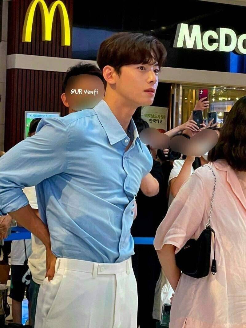 차은우를 실제로 보면 얼굴보다 먼저 보인다는 것.JPG | 인스티즈