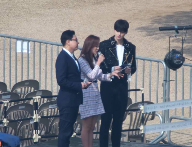 차은우를 실제로 보면 얼굴보다 먼저 보인다는 것.JPG | 인스티즈