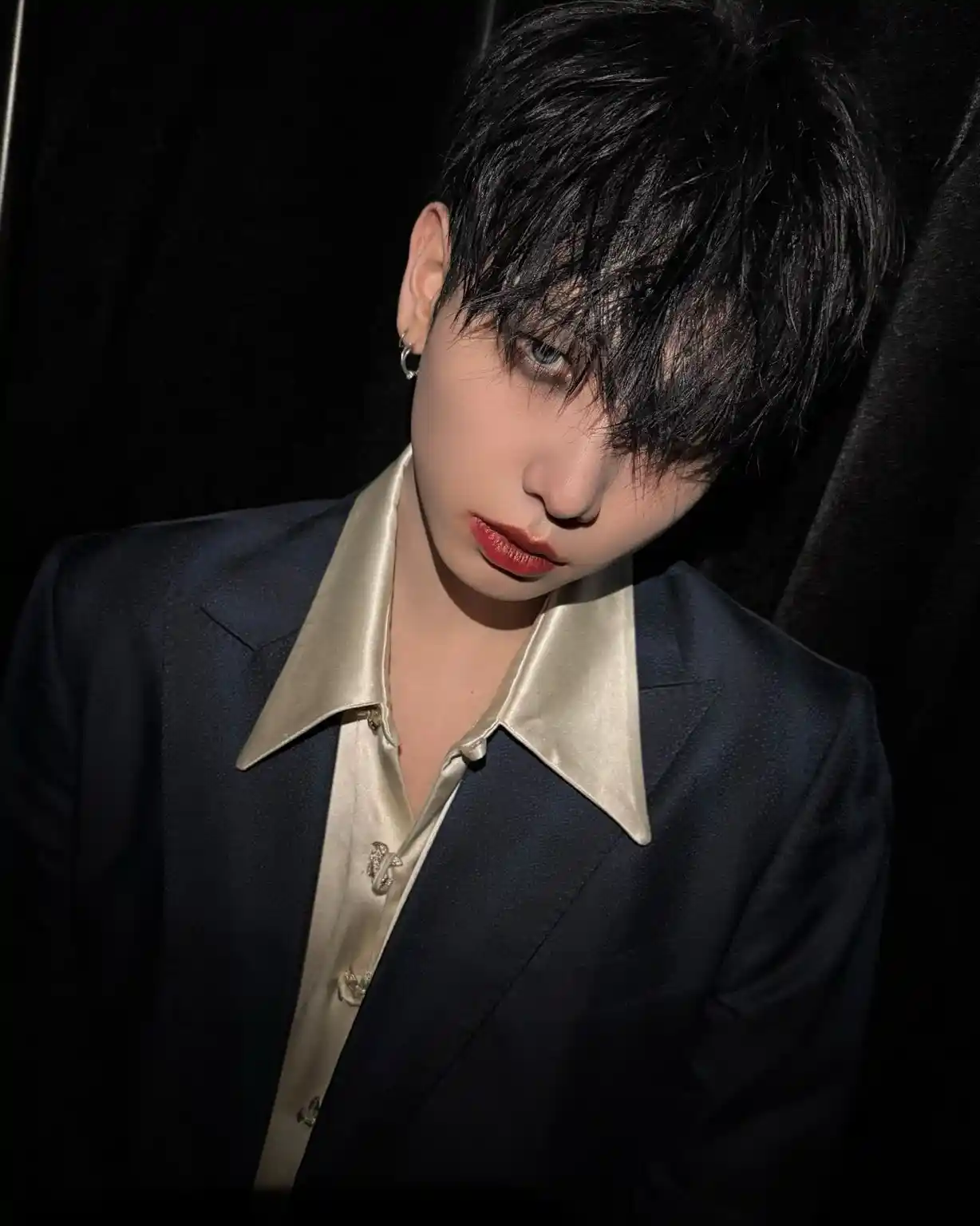 명재현 참 좋아하지만 이걸 누가 쓰겠나 싶은 명왼 명른 셀카 (4) webp 공유 | 인스티즈