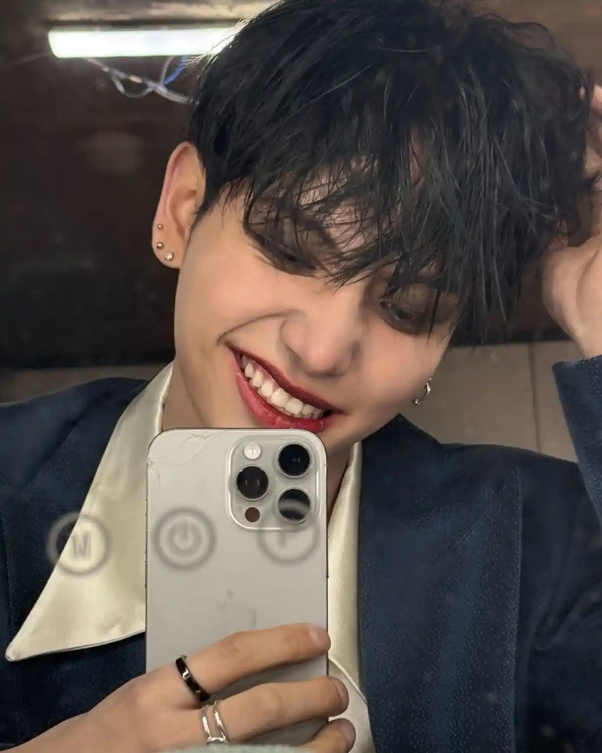 명재현 참 좋아하지만 이걸 누가 쓰겠나 싶은 명왼 명른 셀카 (4) webp 공유 | 인스티즈