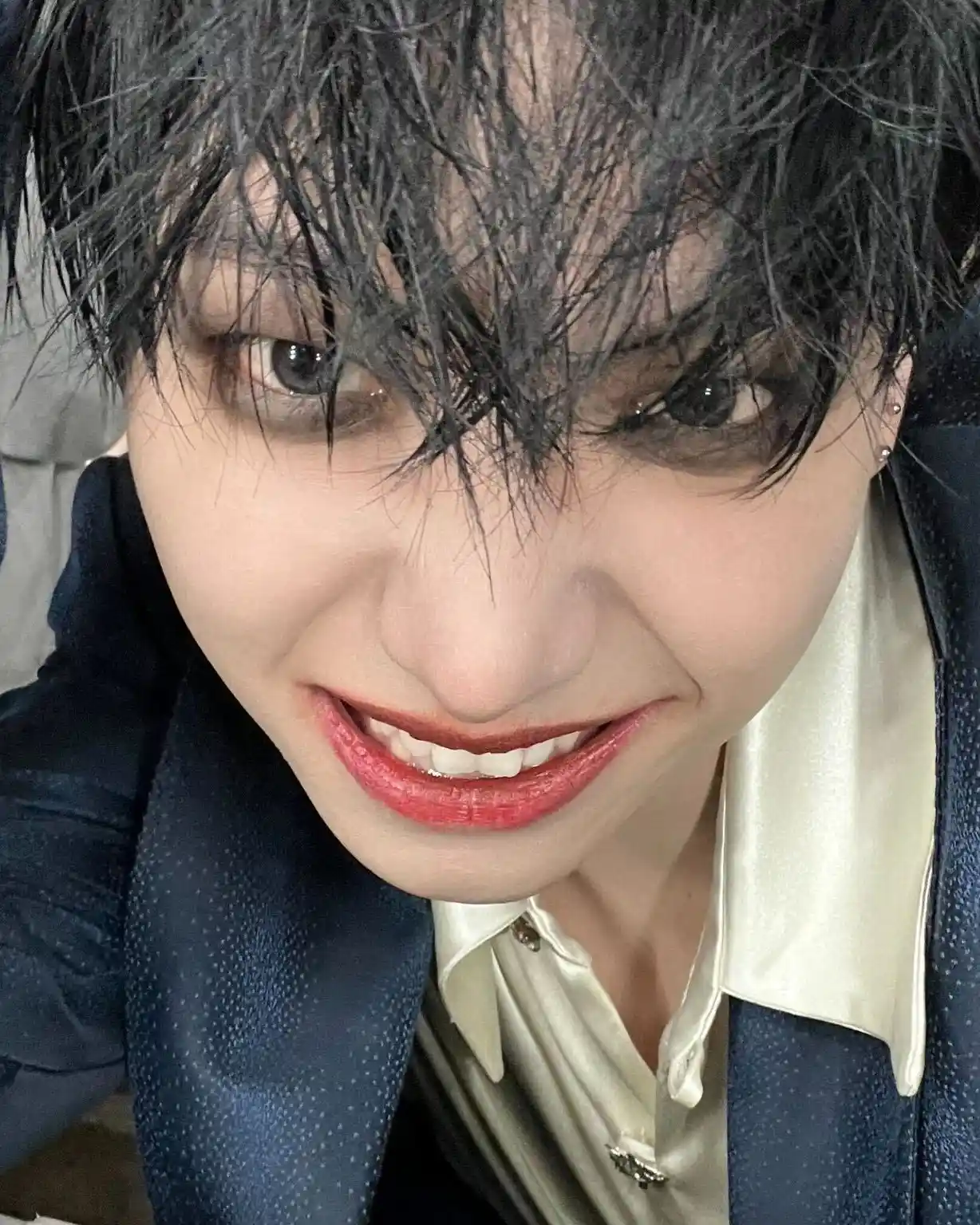 명재현 참 좋아하지만 이걸 누가 쓰겠나 싶은 명왼 명른 셀카 (4) webp 공유 | 인스티즈