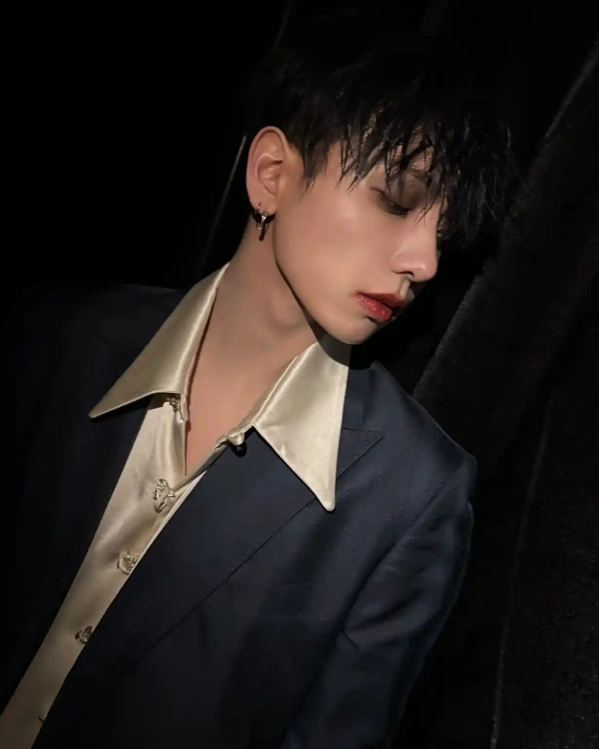 명재현 참 좋아하지만 이걸 누가 쓰겠나 싶은 명왼 명른 셀카 (4) webp 공유 | 인스티즈