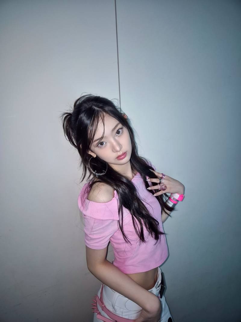 데뷔 전 사진 올려준 것 같은 오늘자 키키 공트.jpg | 인스티즈