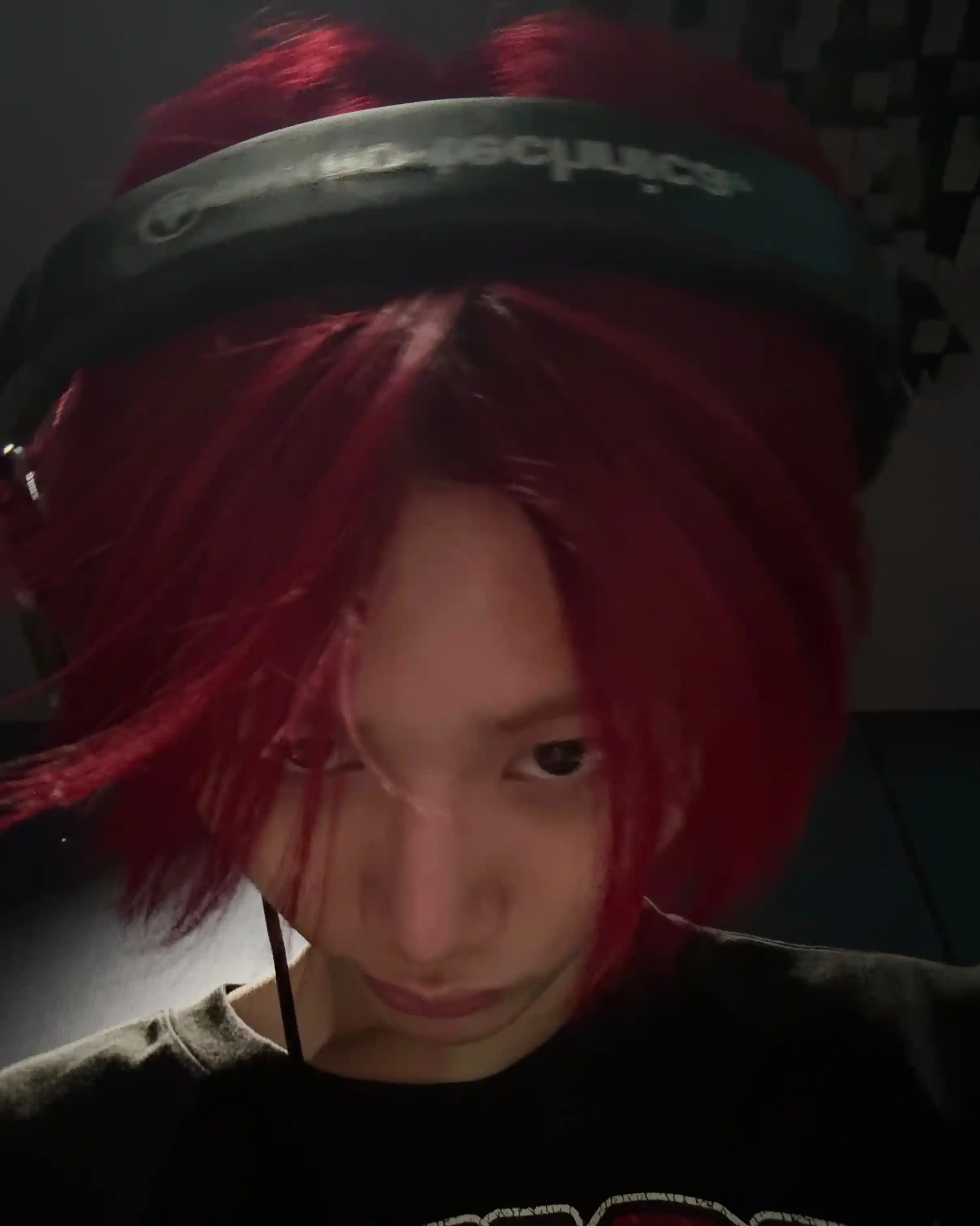 한태산 한동민 탯왼 탯른 빨간 머리 셀카 webp 공유 * 자른 부분이 미세하게 다를 뿐 같은 짤 | 인스티즈