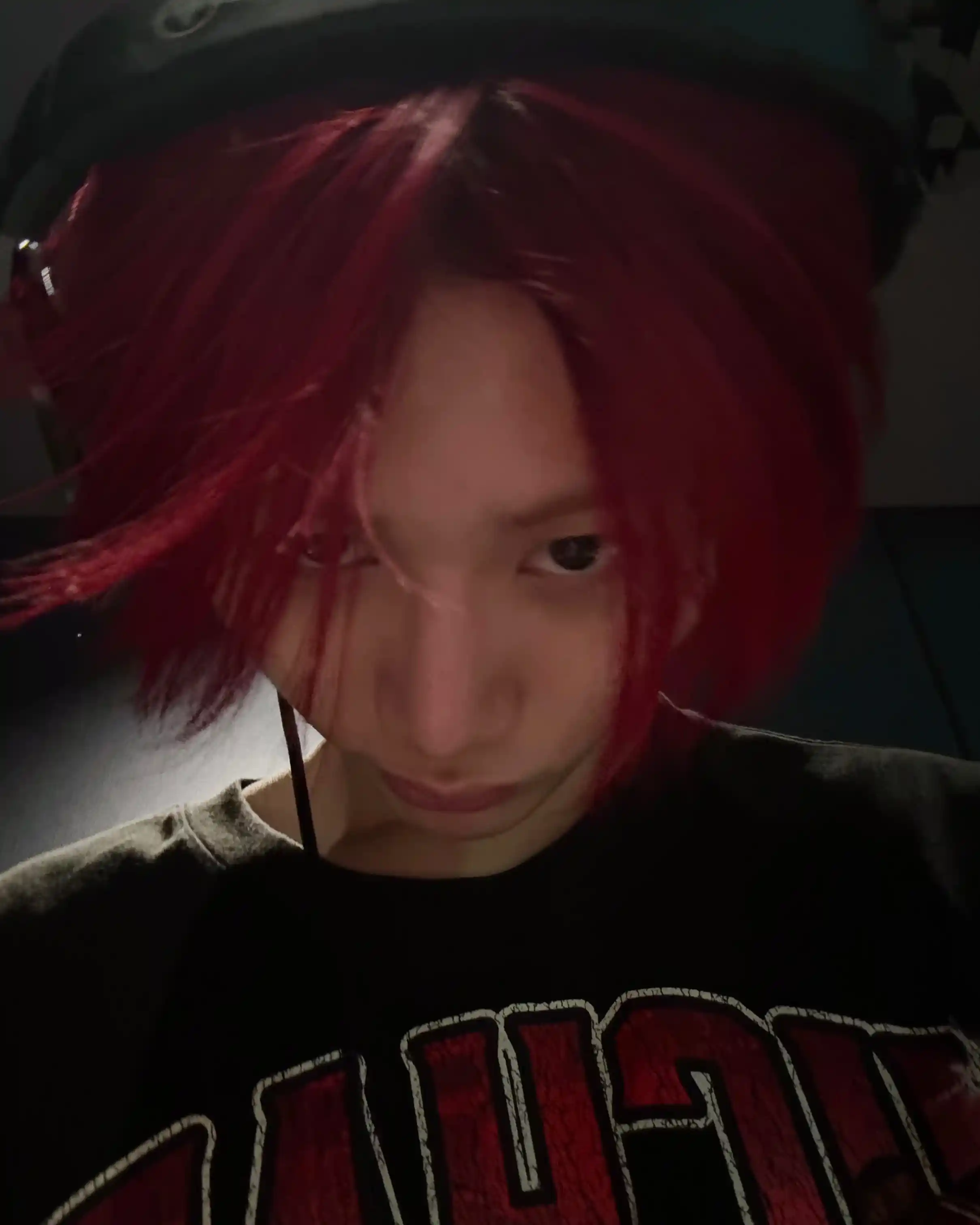 한태산 한동민 탯왼 탯른 빨간 머리 셀카 webp 공유 * 자른 부분이 미세하게 다를 뿐 같은 짤 | 인스티즈