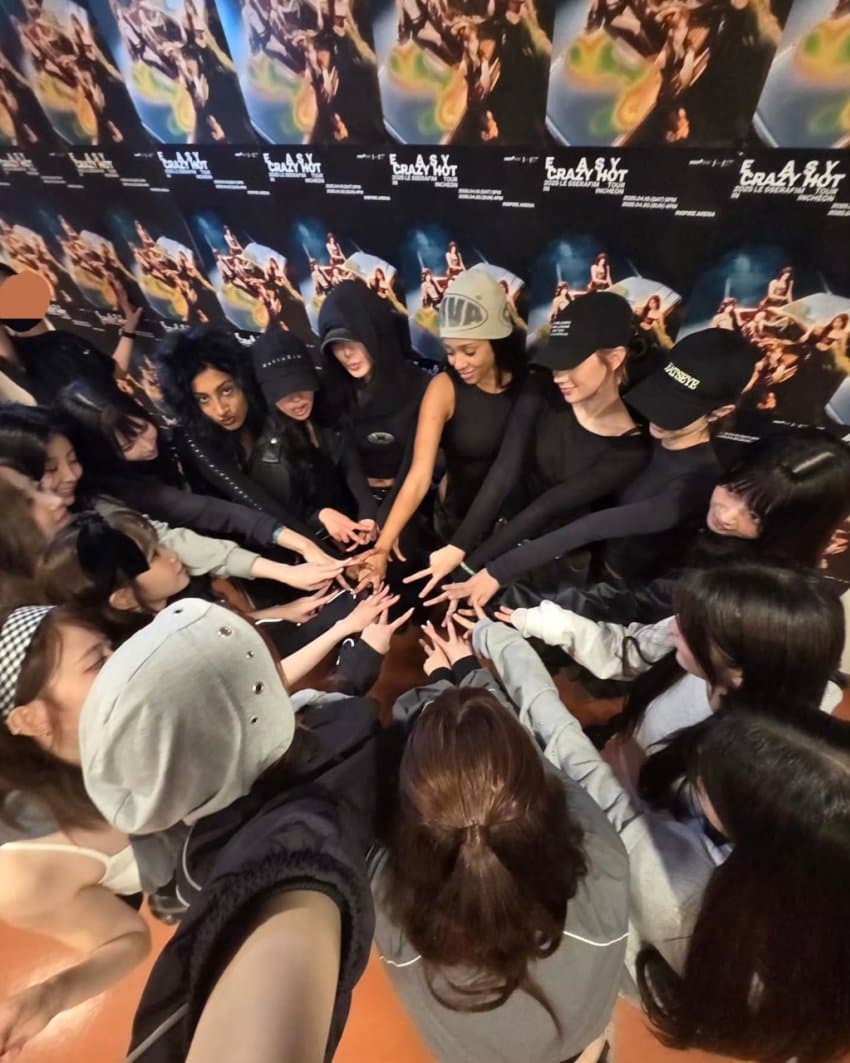 [잡담] 허윤진 인스타에 하이브 여돌 단체사진 떴다!! | 인스티즈