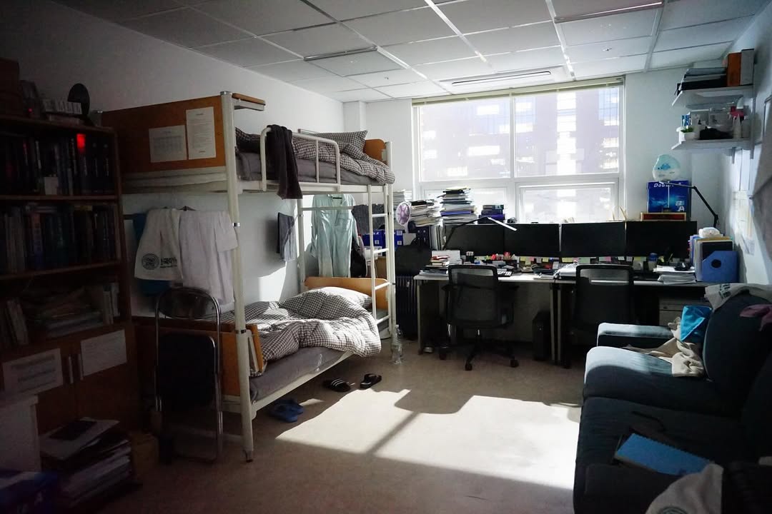 [잡담] 중증 찐으로 확정이라면 팝업 열어줘 당직실 나도 실제로 보고싶어 | 인스티즈