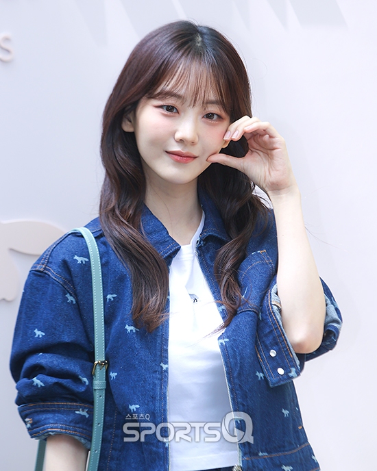 [잡담] 오늘 신시아 조이현 너무 예뻐🌿 | 인스티즈