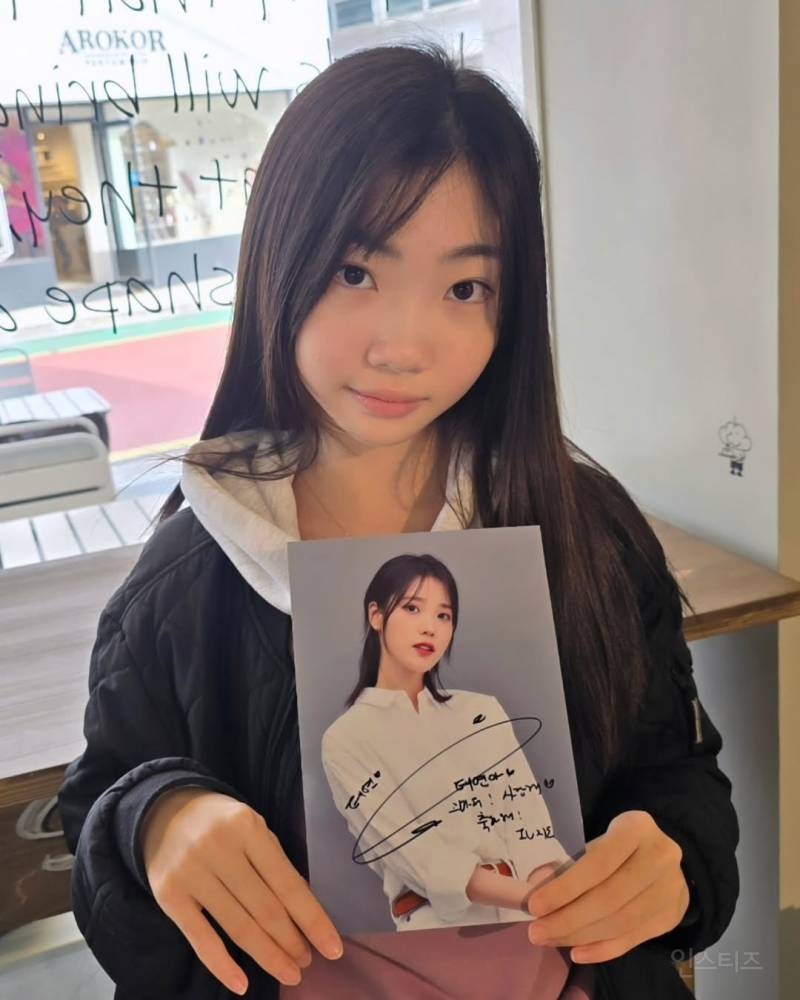  &apos;미담왕&apos; 아이유, 소속사 없는 &apos;폭싹&apos; 아역 위해 드레스숍 간 사연 [N이슈]1