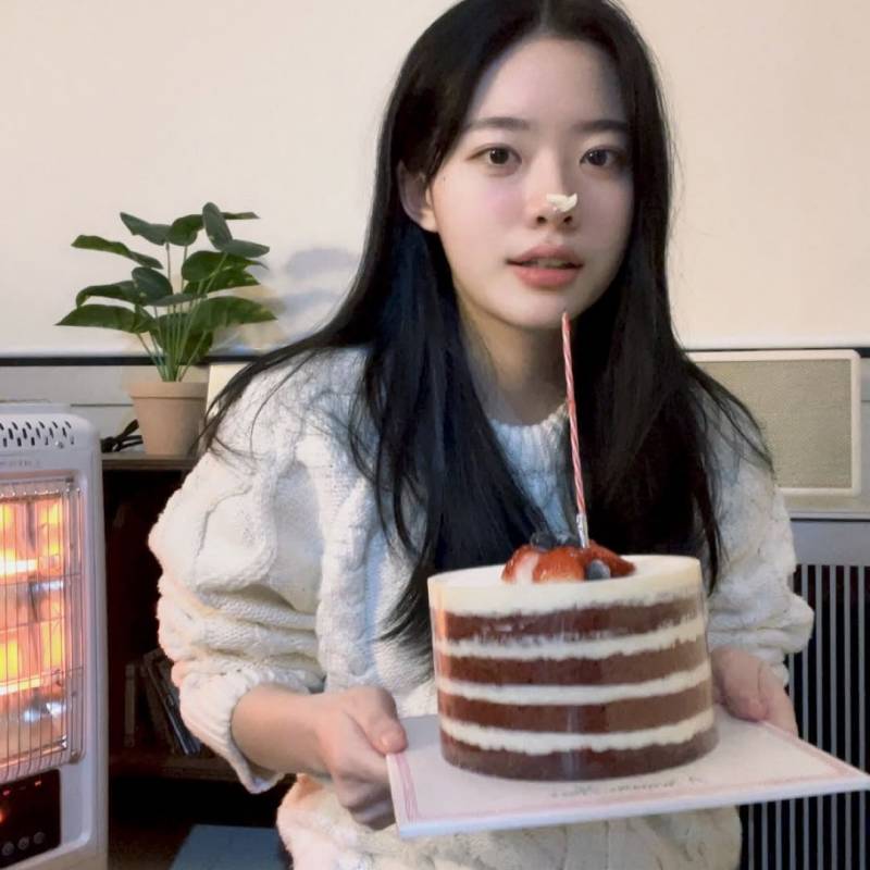 매력적인 마스크 가지고 있는 것 같은 04년생 여배우.jpg | 인스티즈