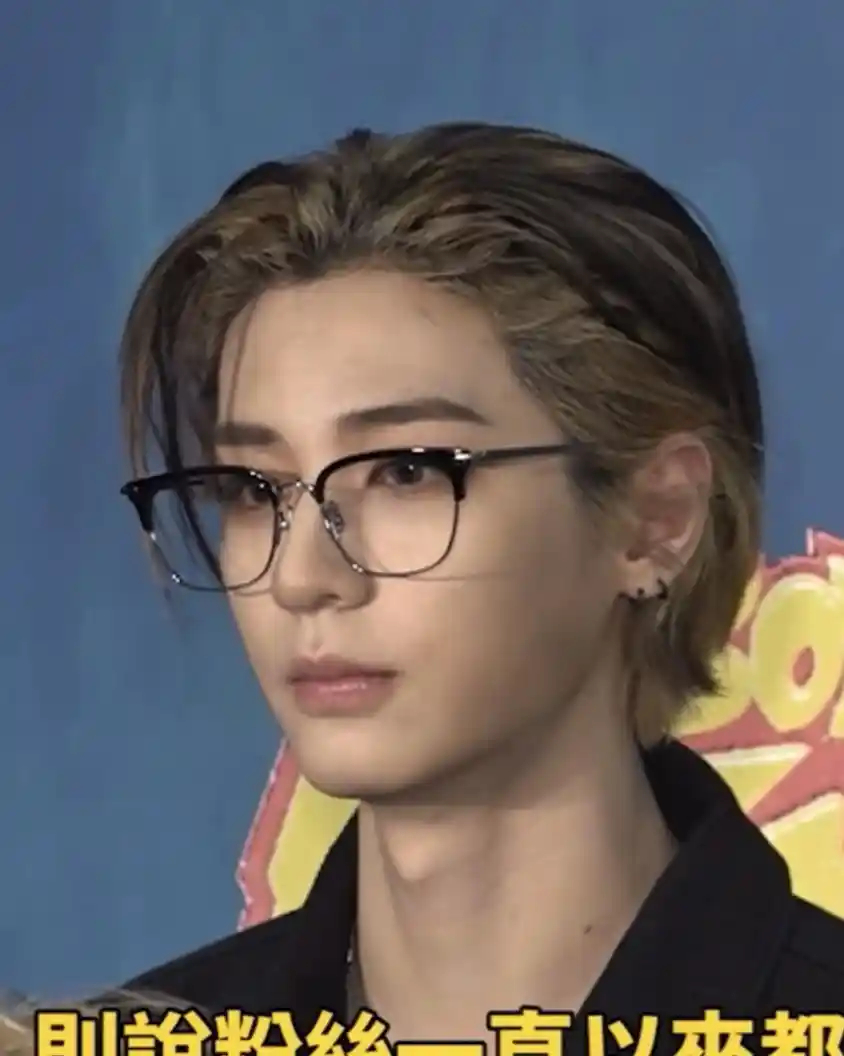 이한아 넌 요이땅만 해 김이한 김동현 햔왼 햔른 프리뷰 고화질 셀피 webp (445) 는 형이 준비할게 | 인스티즈