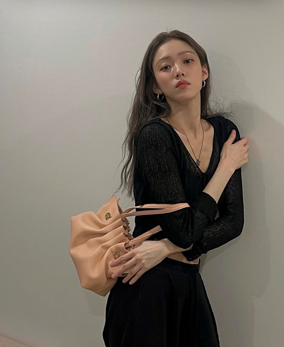 [잡담] 어제의 이성경.. 모델시절같다 | 인스티즈