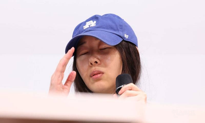  &apos;맞다이 뜨자&apos;던 민희진, 어디로…뉴진스-하이브 분쟁 1년