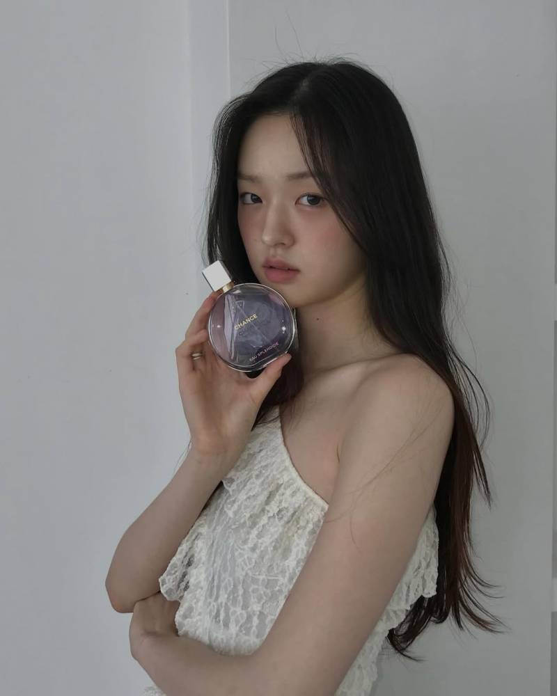 약 8년 만에 신규 런칭한 샤넬 향수 론칭 이벤트 한국 대표로 참여한 모델 비주얼 | 인스티즈