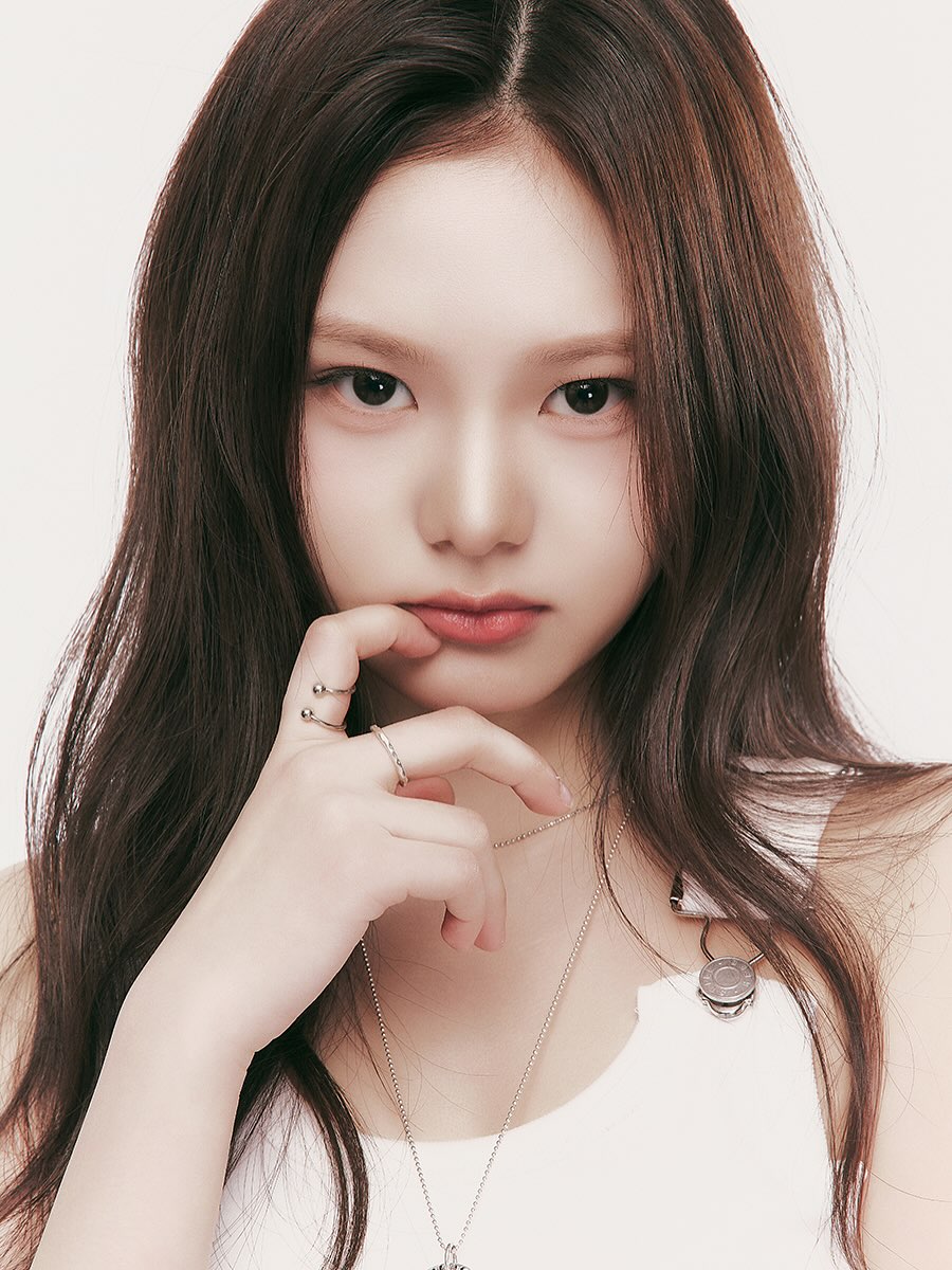  키라스, 데뷔일 확정...&apos;K팝 최초 말레이시아인&apos; 링링 다음 멤버는?
