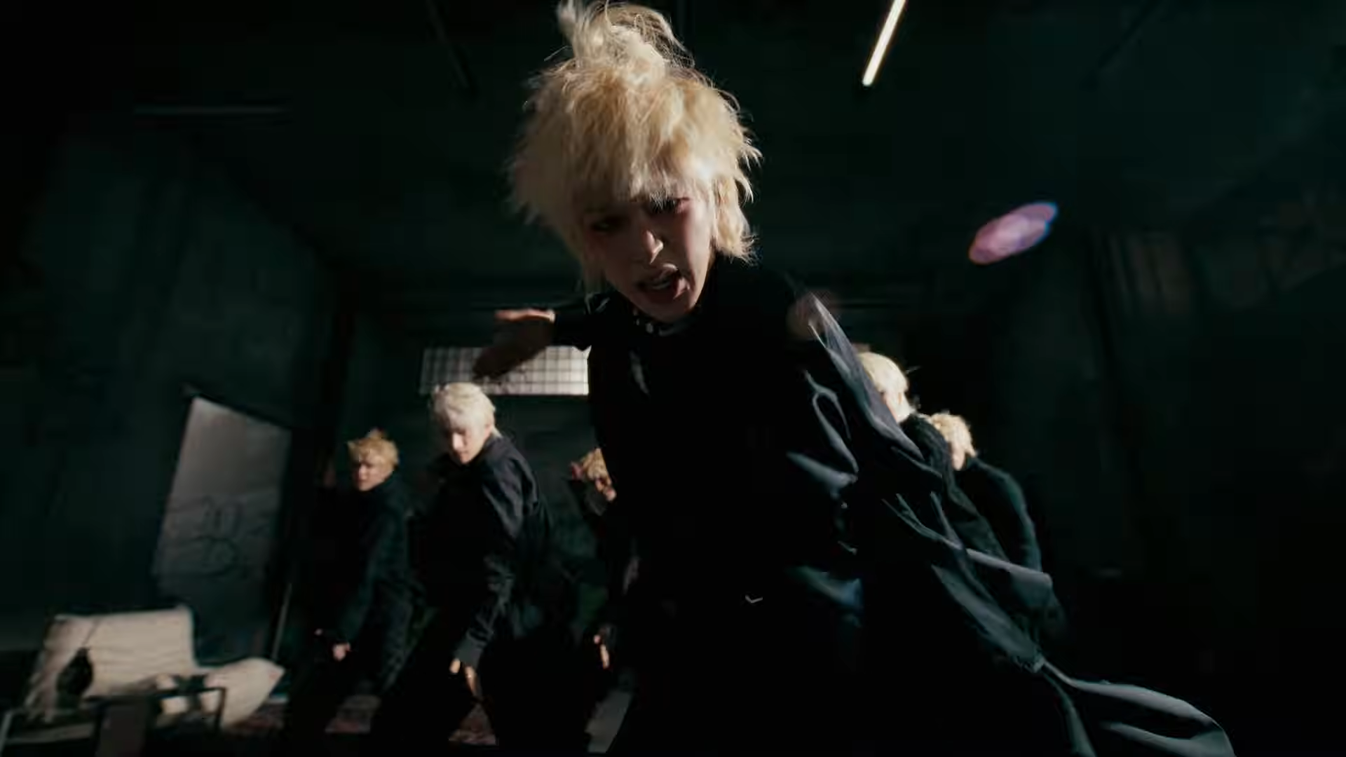 뮤비에서 떡고 괴롭히는 남돌.jyp | 인스티즈