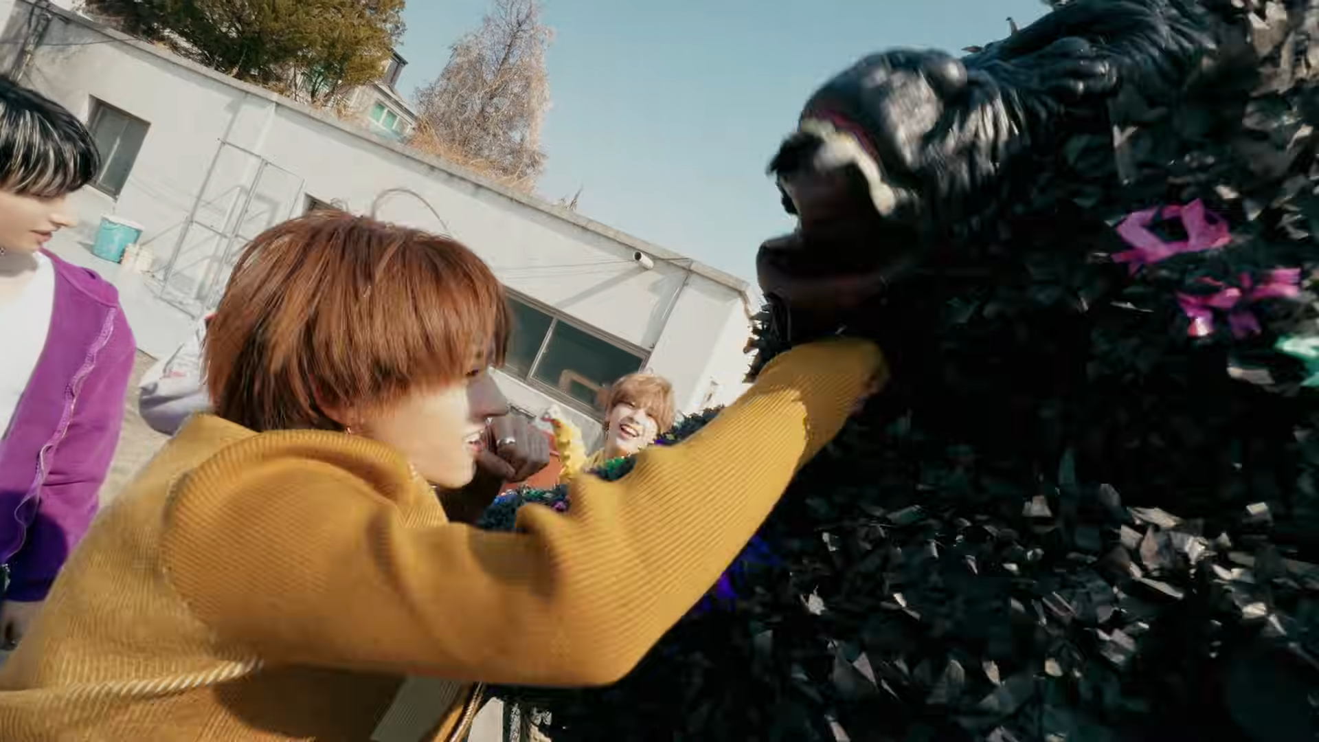 뮤비에서 떡고 괴롭히는 남돌.jyp | 인스티즈