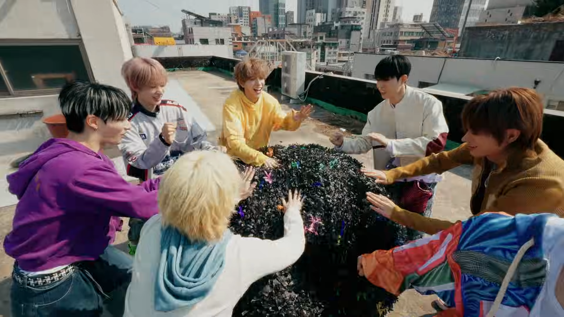 뮤비에서 떡고 괴롭히는 남돌.jyp | 인스티즈